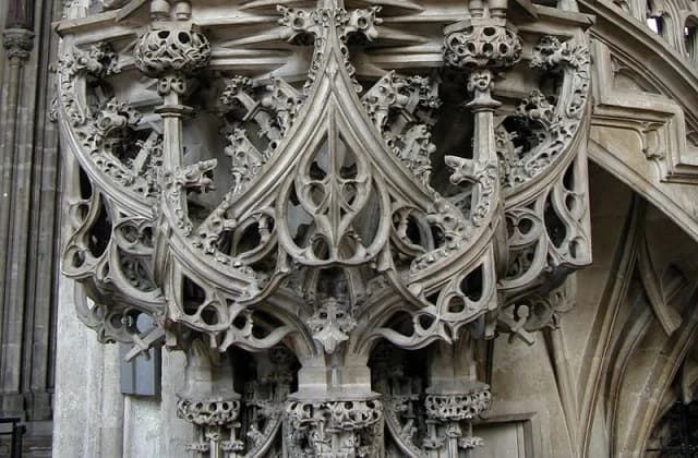 Rzeźba gotycka: Odkryj fascynujący świat średniowiecznej sztuki