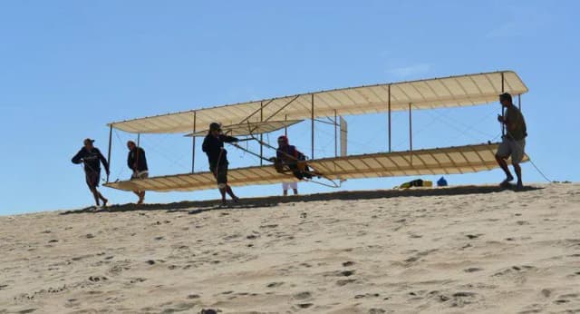 W którym roku wynaleziono samolot? Poznaj fascynującą historię!